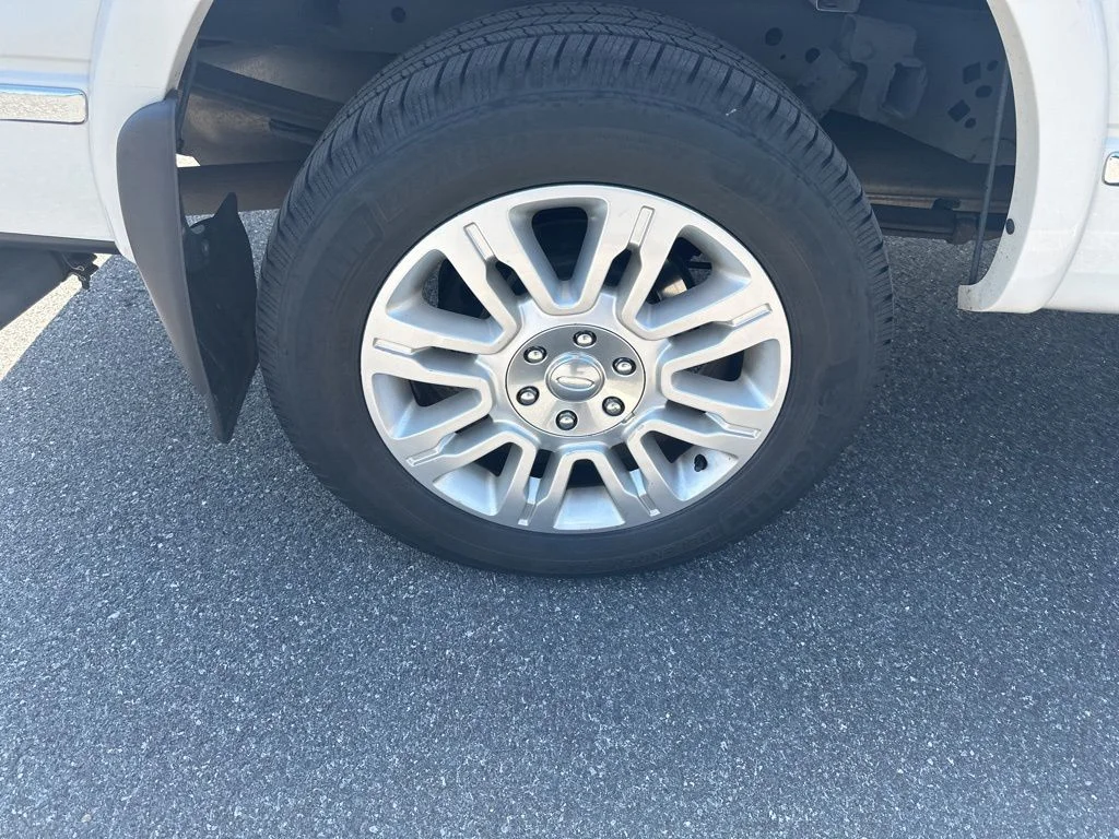 Used 2013 White Ford Platinum image 25