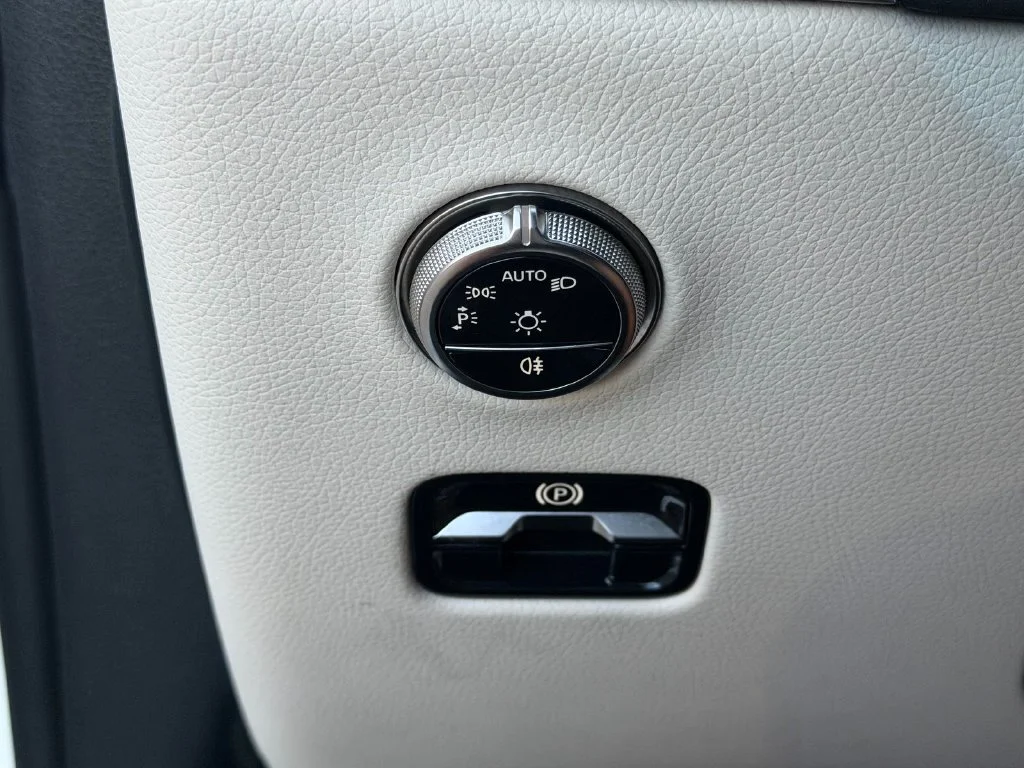 Used 2026 White Mercedes-Benz GLC 300 image 29