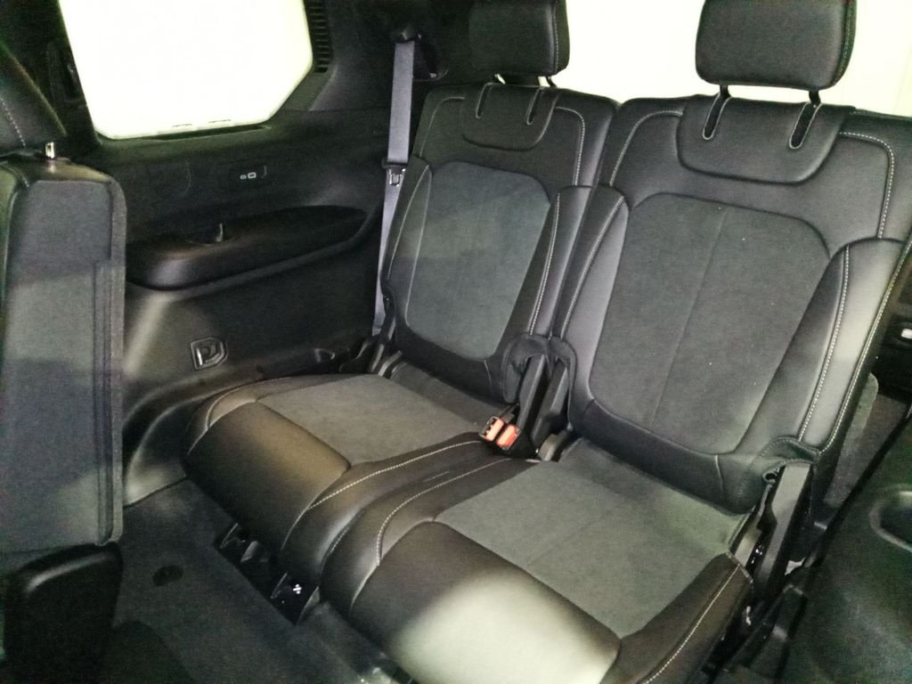 New 2026 Velvet Red Pearl-Coat Exterior Paint Jeep Altitude image 29
