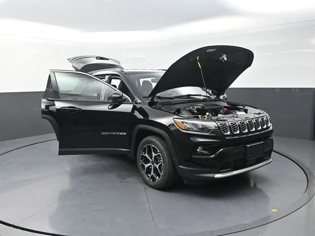New 2026 Diamond Black Crystal Pearl-Coat Exterior Paint Jeep Limited image 29