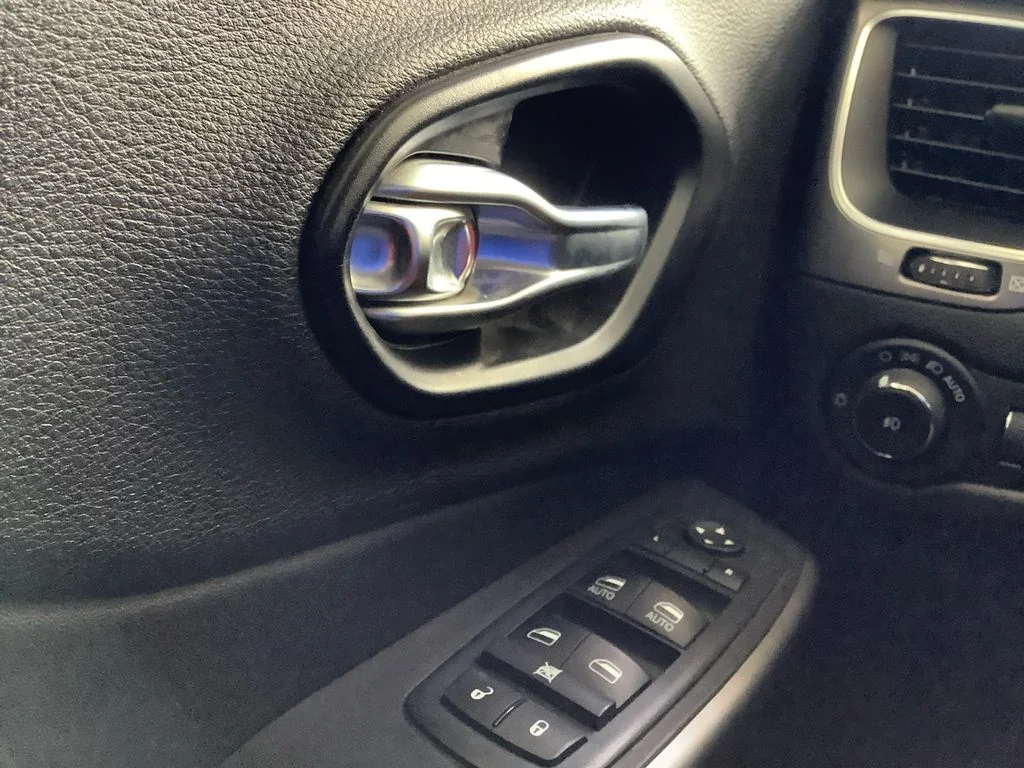 Used 2021 White Jeep Latitude Plus image 12