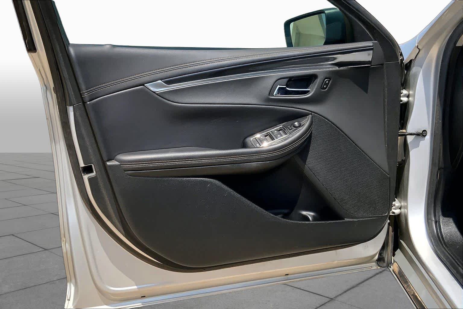 Used 2020 Silver Ice Metallic Chevrolet LT image 22