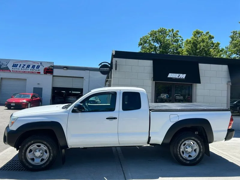 Used 2015 White Toyota Pickup 4D 6 ft image 5