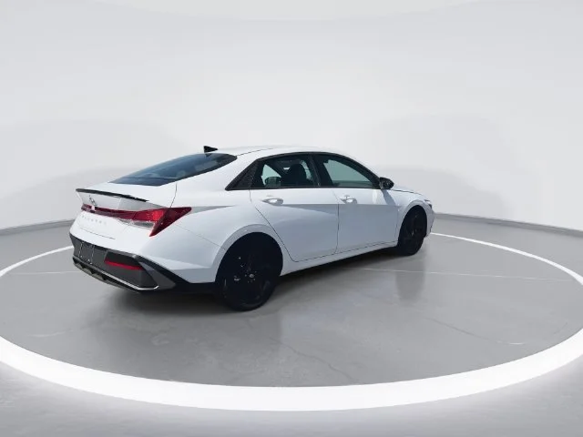 Used 2026 White Hyundai SEL Sport image 8