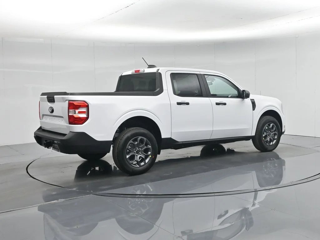 New 2026 Oxford White Ford XLT image 25