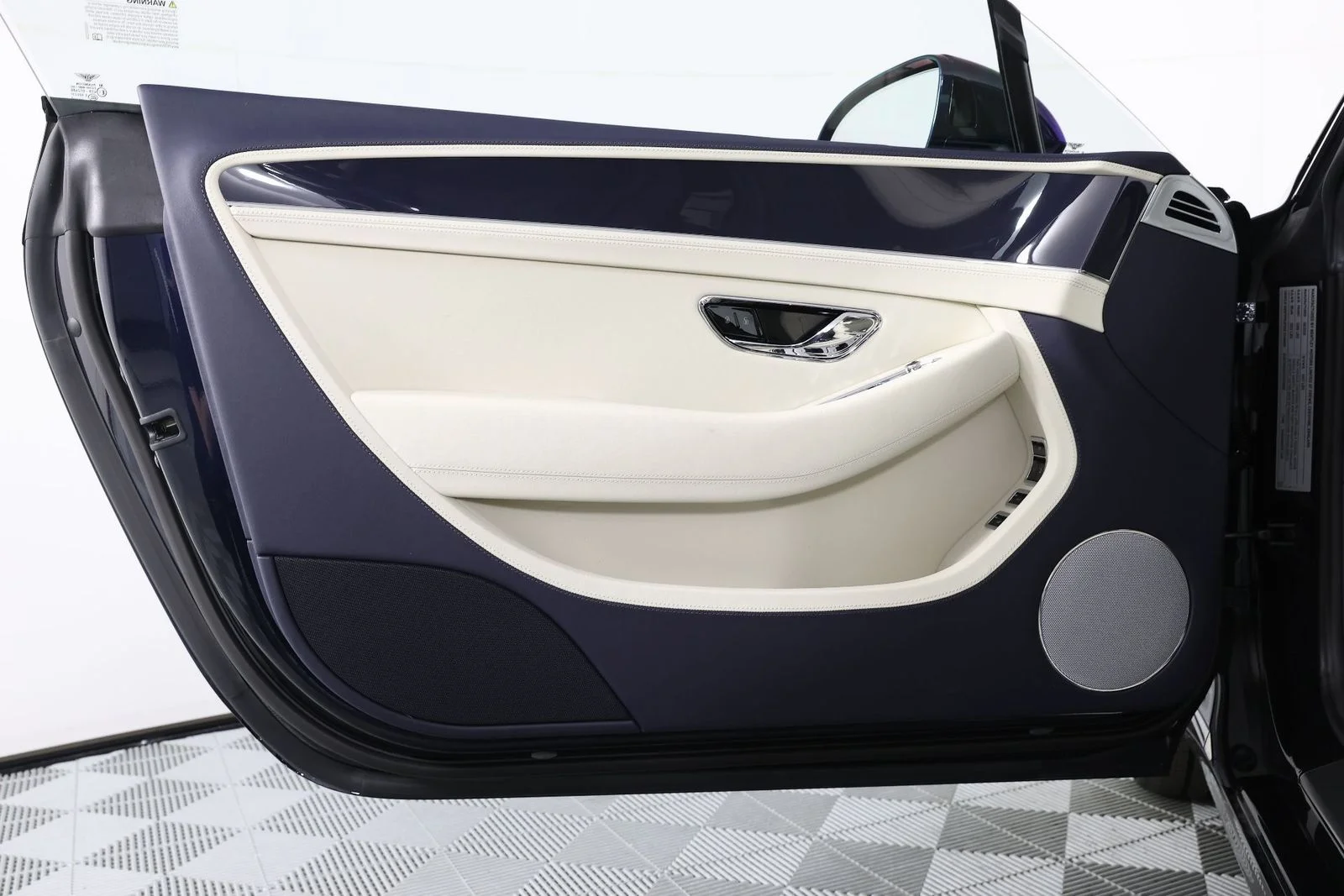 New 2026 Dark Sapphire Bentley GT V8 image 20