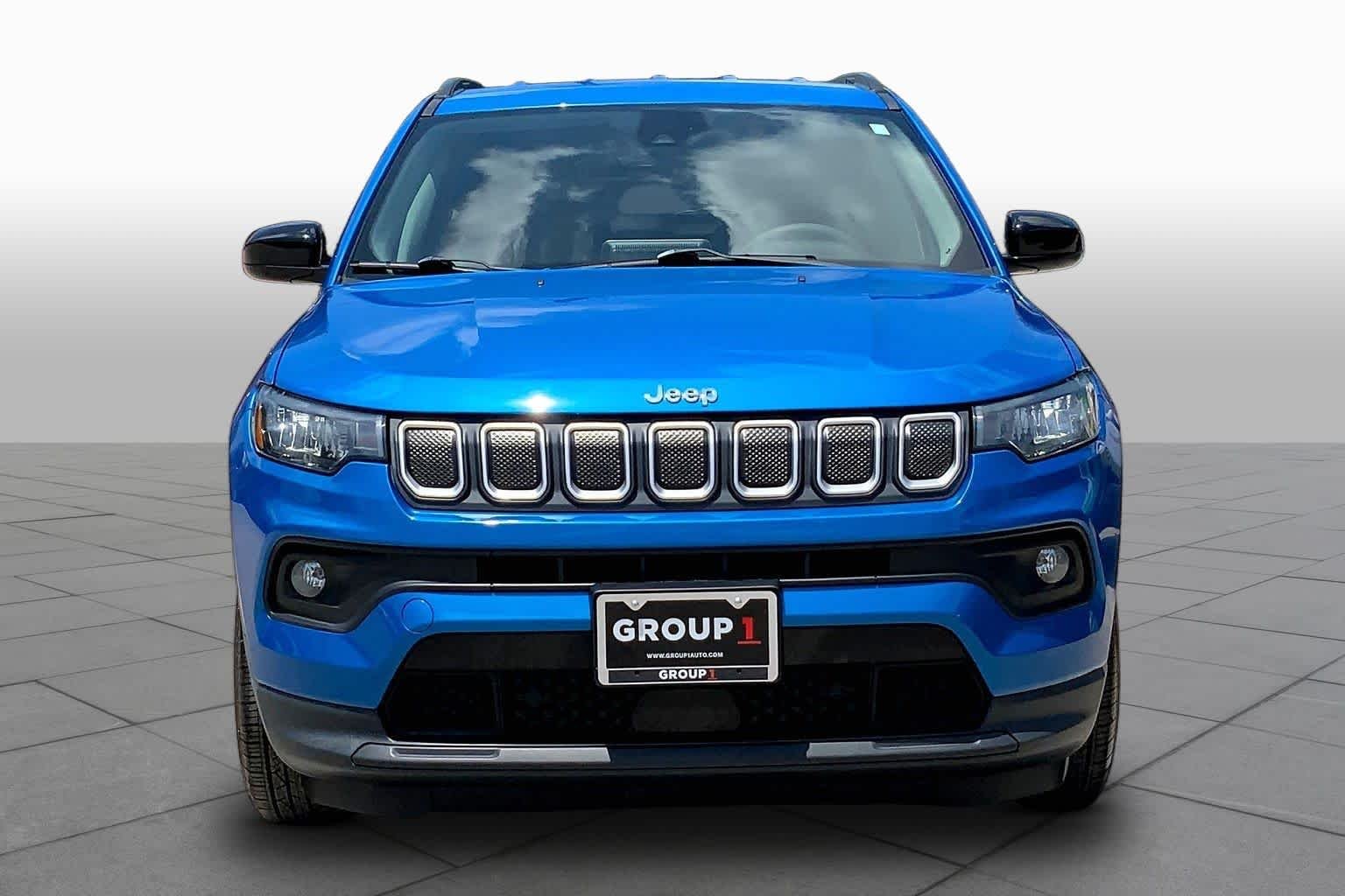 Used 2022 Laser Blue Pearlcoat Jeep Latitude image 4