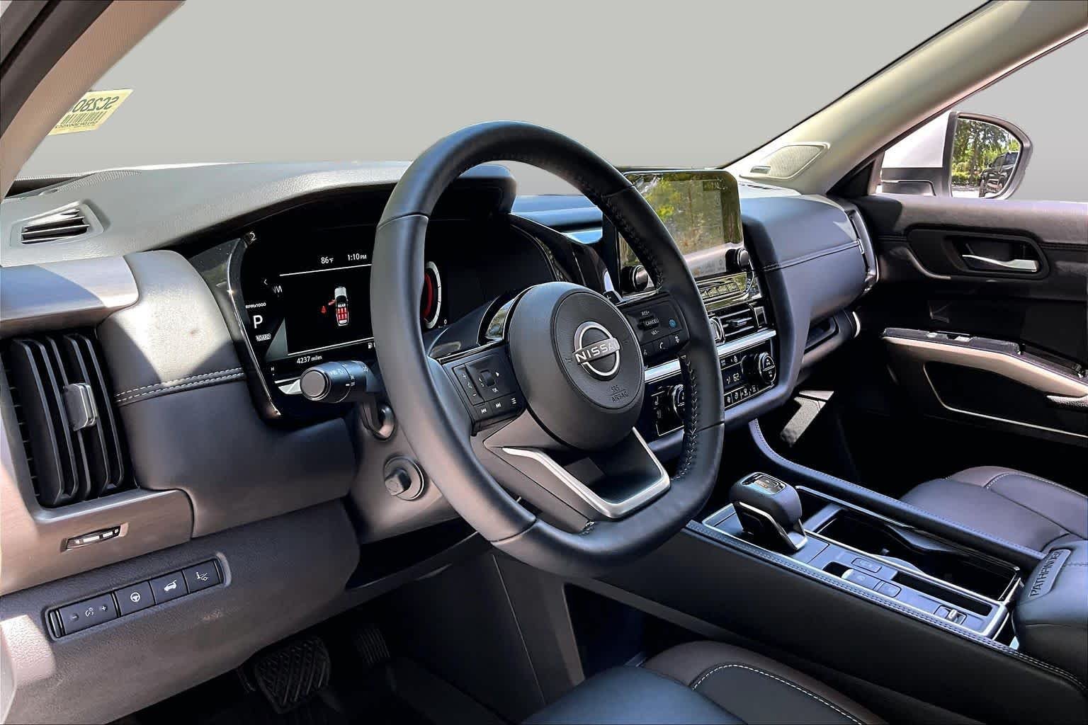 Used 2025 Everest White Pearl Tricoat Nissan Platinum image 18