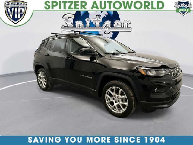 Used 2022 Black Jeep Latitude Lux image 3