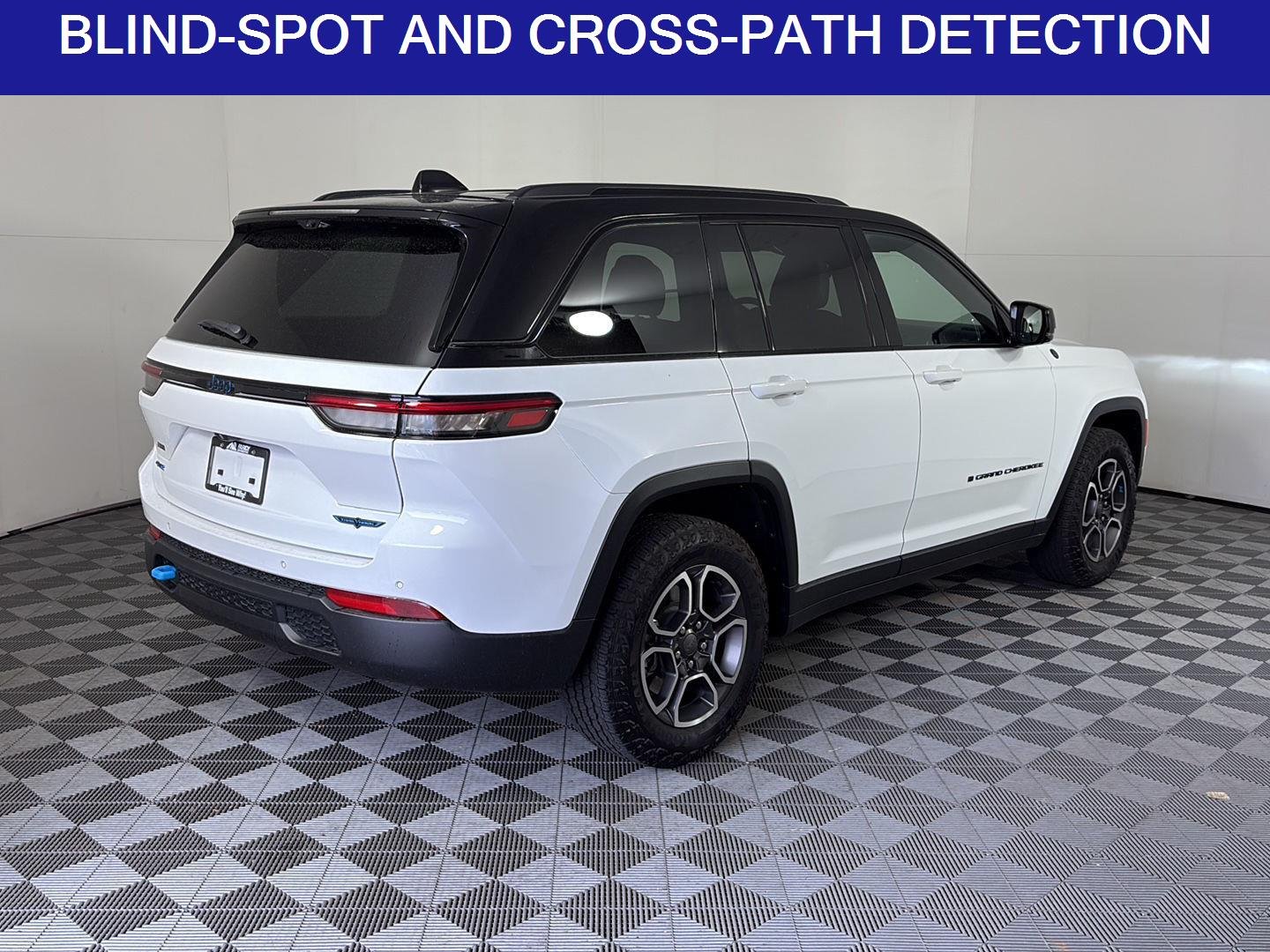 Used 2023 Bright White Clearcoat Jeep Trailhawk image 5
