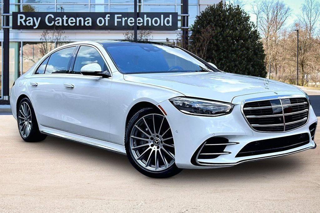 New 2026 MANUFAKTUR Moonlight White Metallic Mercedes-Benz S 580 image 2