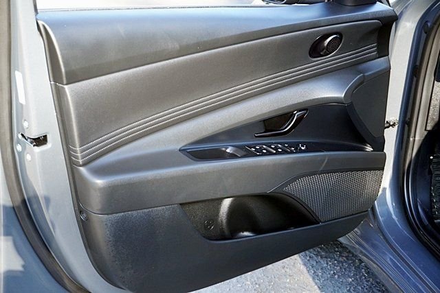 Used 2025 Gray Hyundai SEL Sport image 20