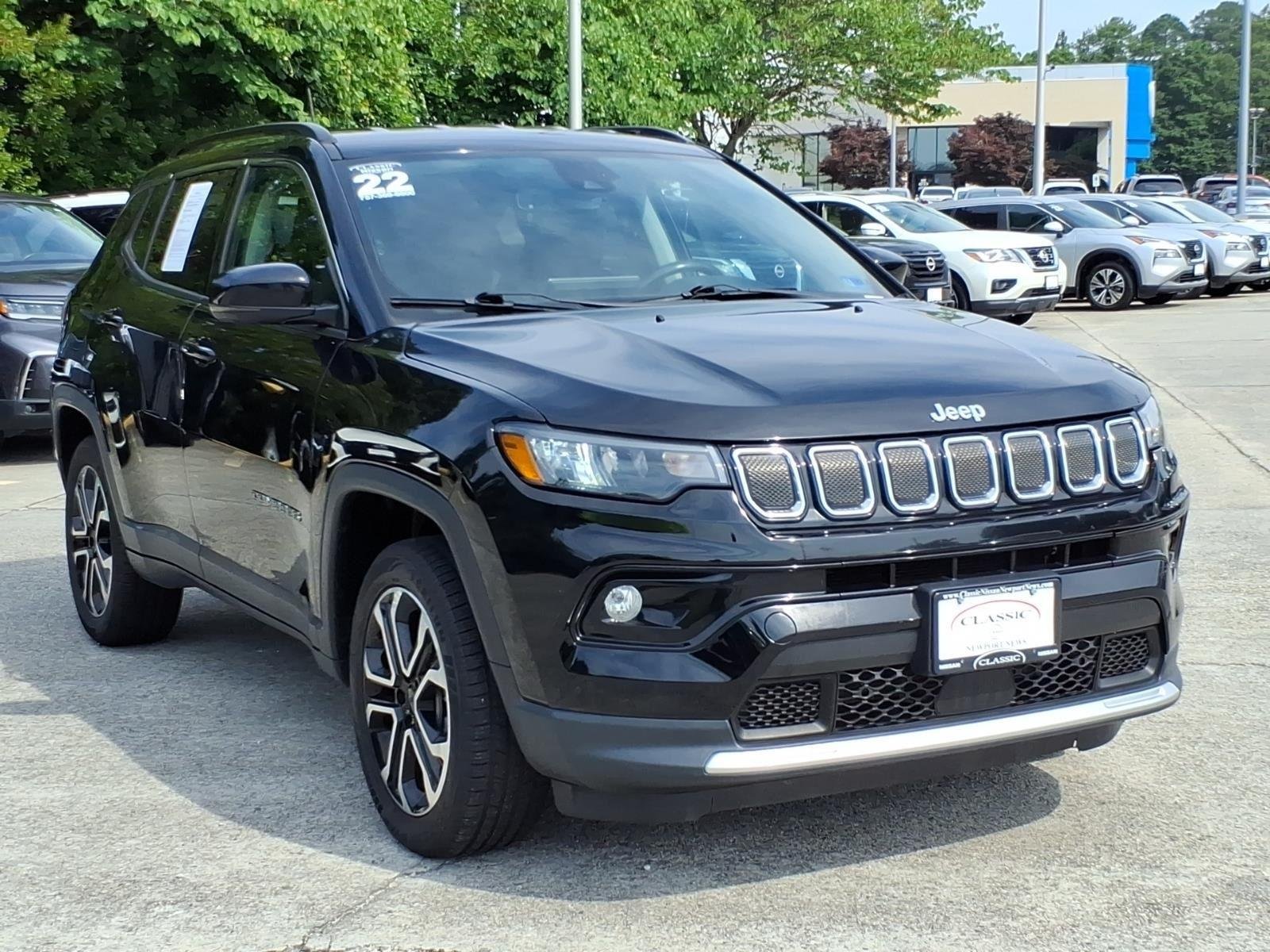 Used 2022 Diamond Black Crystal Pearlcoat Jeep Limited image 5
