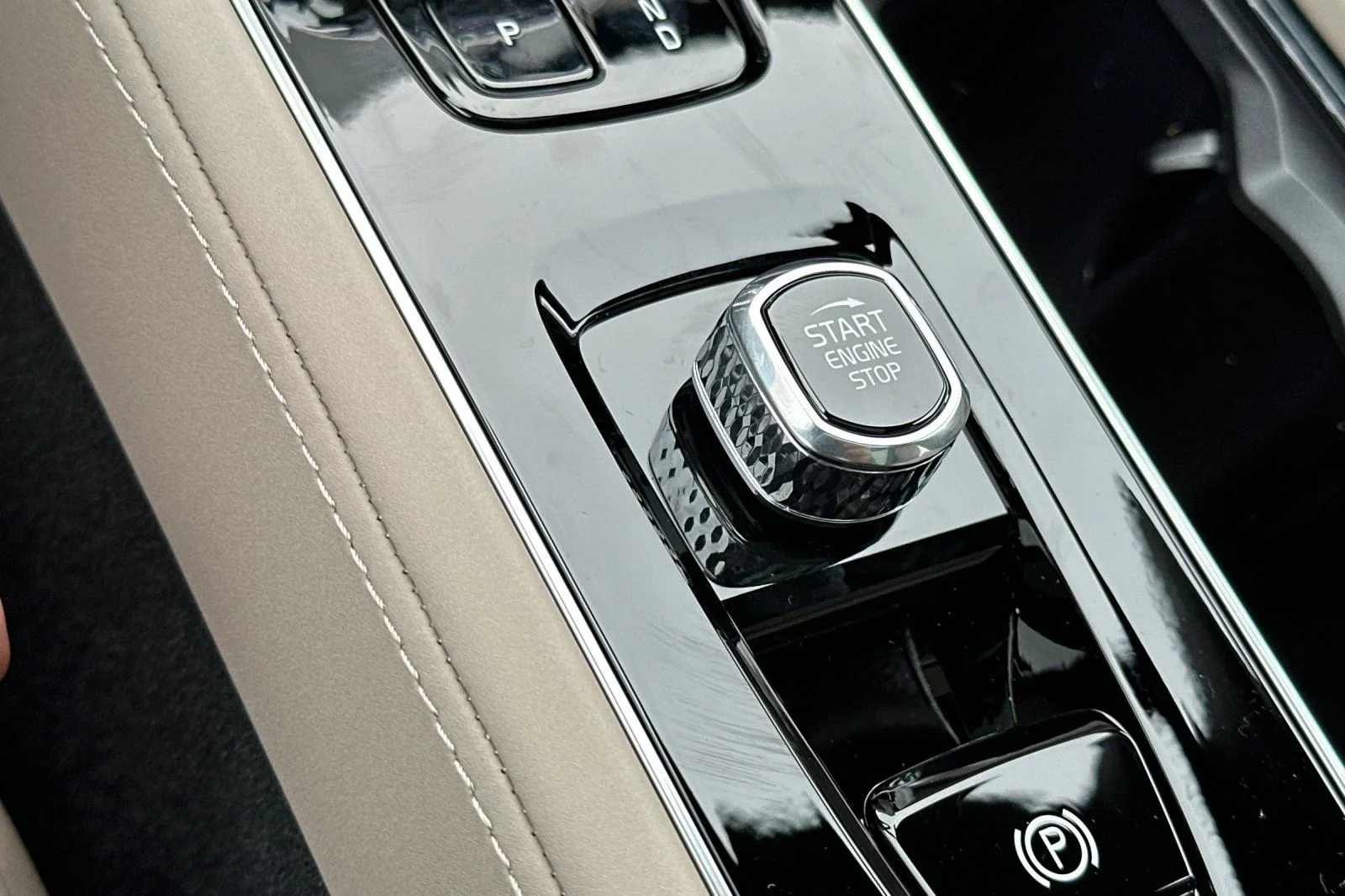2026 Volvo XC90 Plus - Photo 22