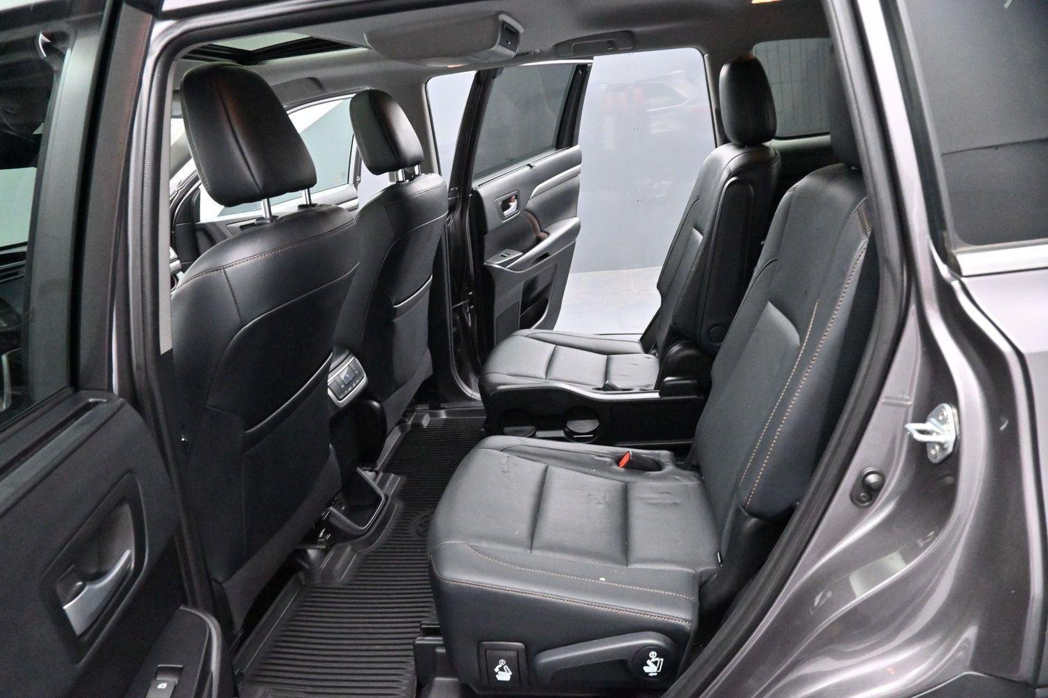 Used 2019 Predawn Gray Mica Toyota Limited image 32