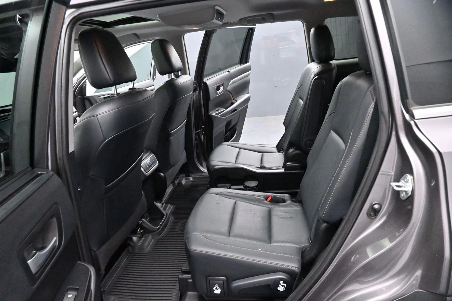 Used 2019 Predawn Gray Mica Toyota Limited image 32
