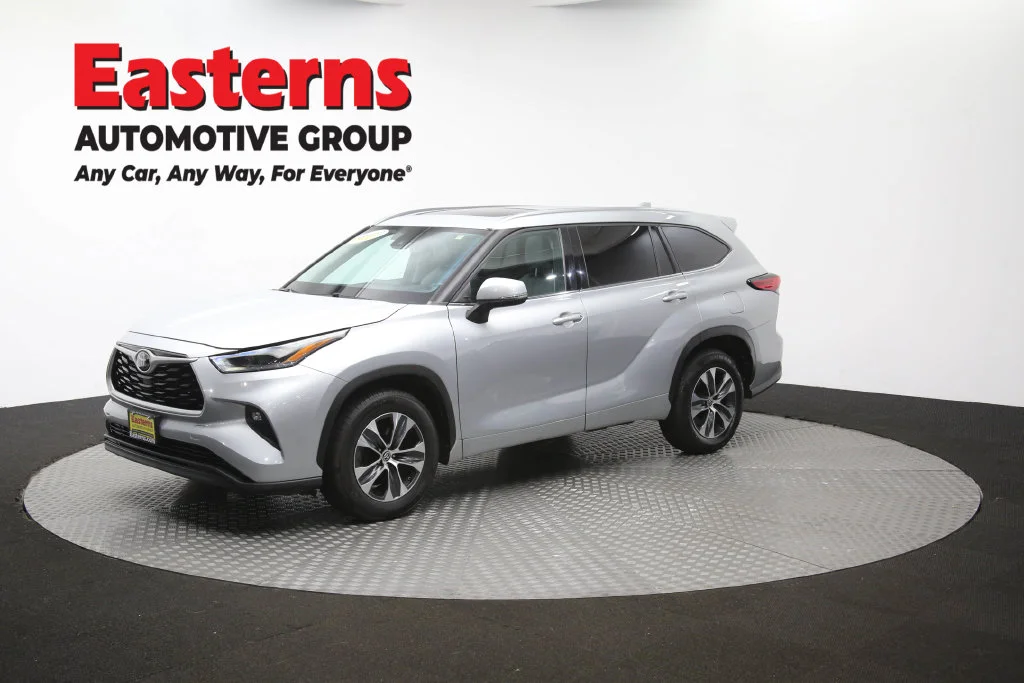 Used 2021 Silver Toyota XLE image 63