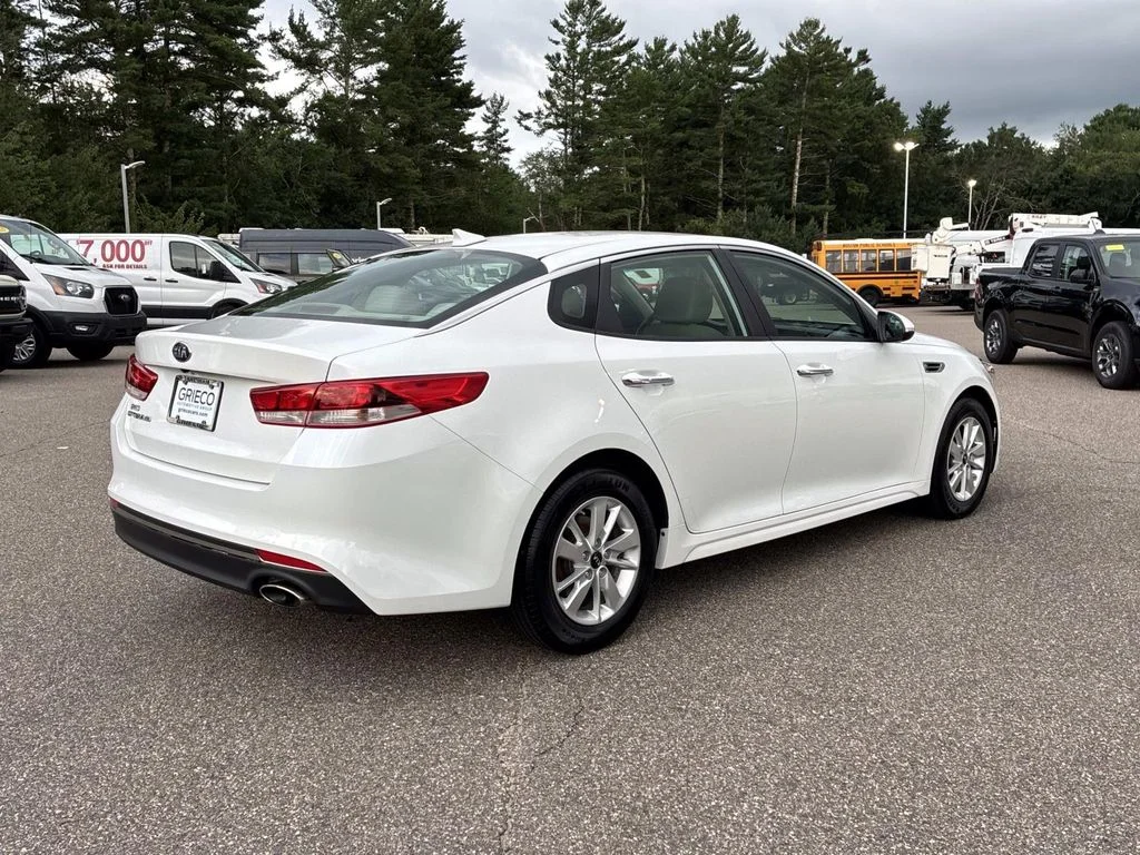 Used 2017 Snow White Pearl Kia LX image 7