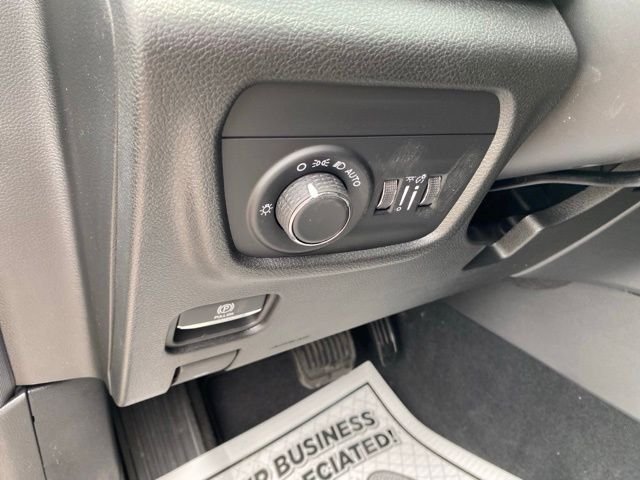 New 2026 Bright White Clear-Coat Exterior Paint Jeep Altitude image 21
