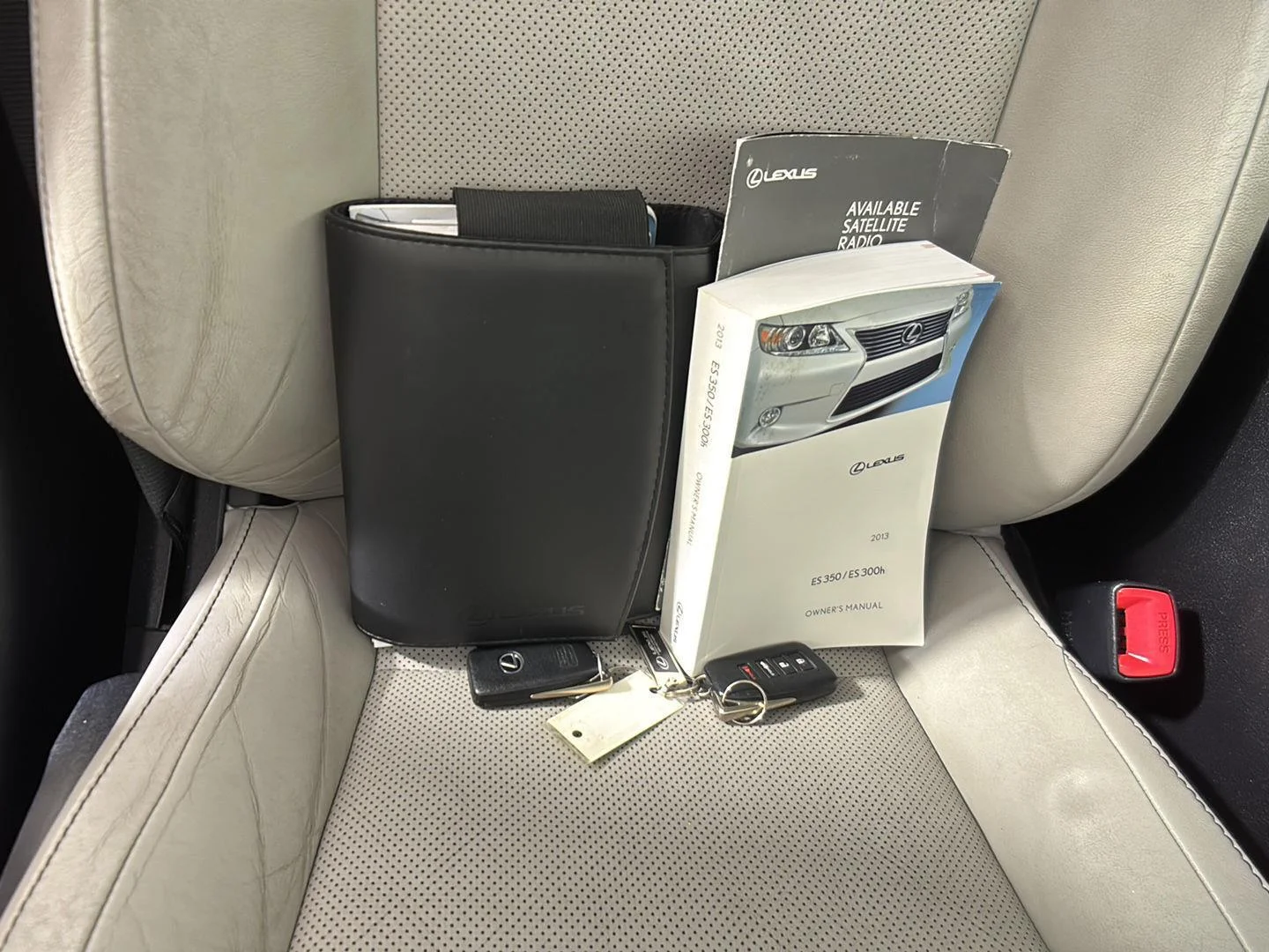 Used 2013 Matador Red Mica Lexus  image 24