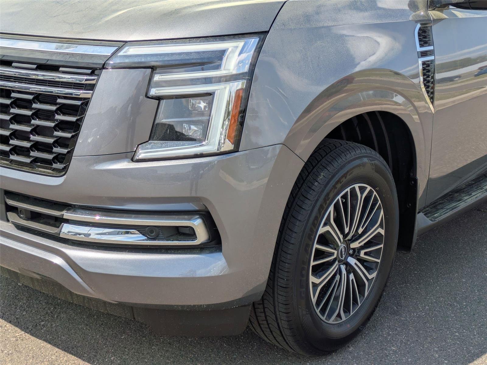 2025 Nissan Armada SL - Photo 9