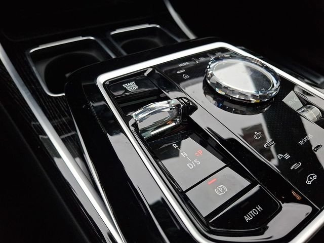 New 2026 Tanzanite Blue II Metallic BMW 750e xDrive image 13