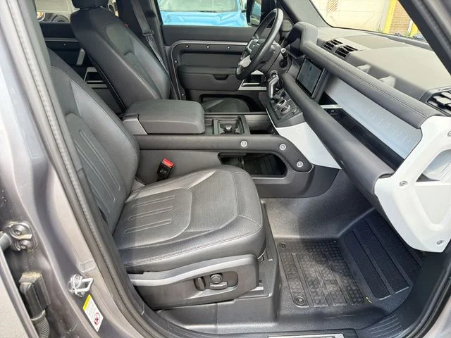 Used 2021 Gray Land Rover X-Dynamic SE image 27
