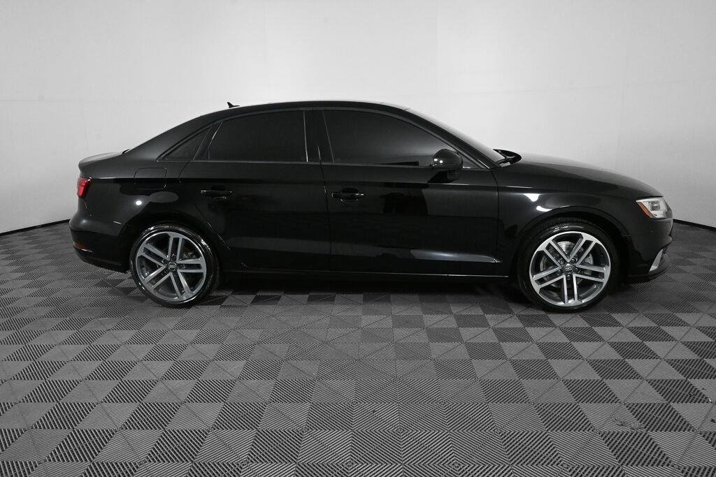 Used 2018 Brilliant Black Audi Premium image 24