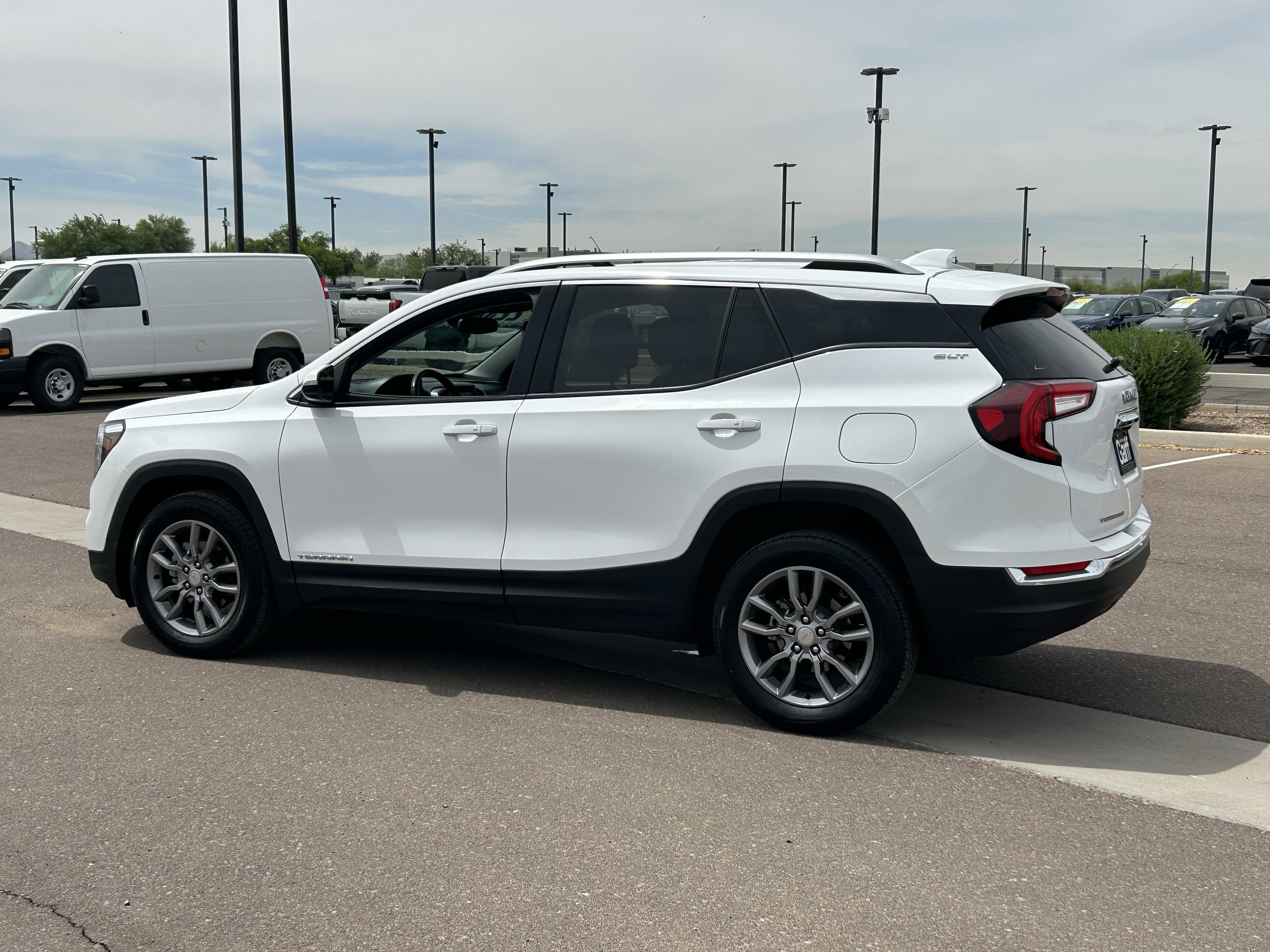 Used 2024 Summit White GMC SLT image 3