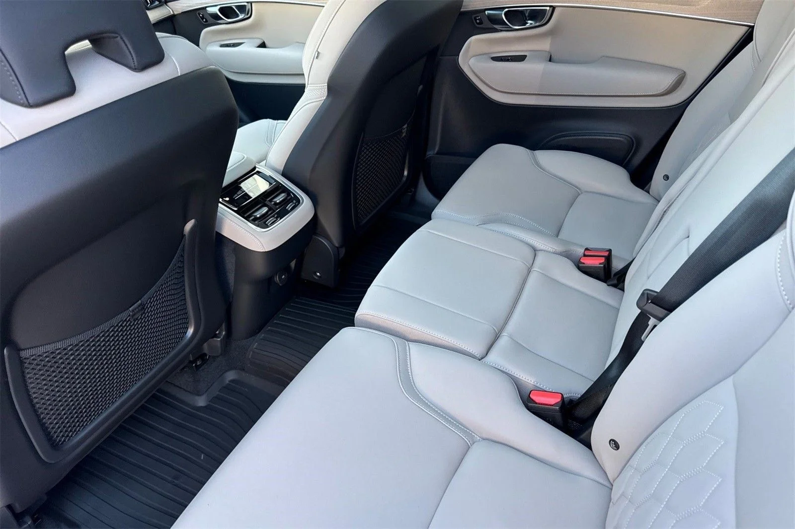 2026 Volvo XC90 Plus - Photo 4