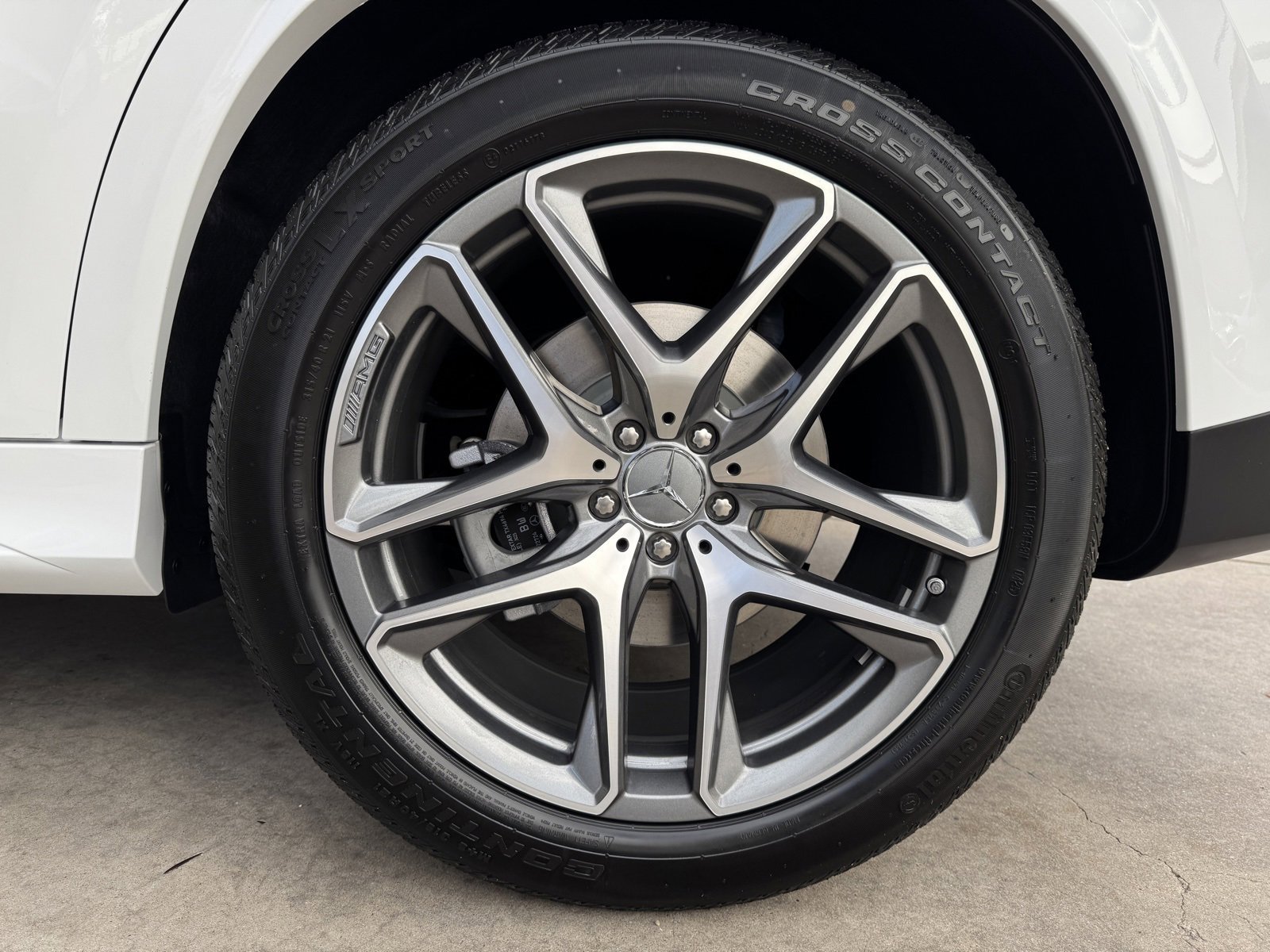 New 2026 MANUFAKTUR Moonlight White Metallic Mercedes-Benz AMG® GLE 53 4MATIC+ Coupe image 47