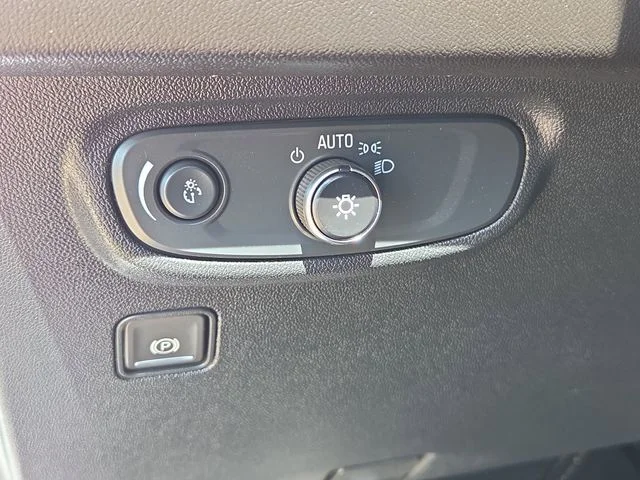 Used 2024 White GMC SLE image 20