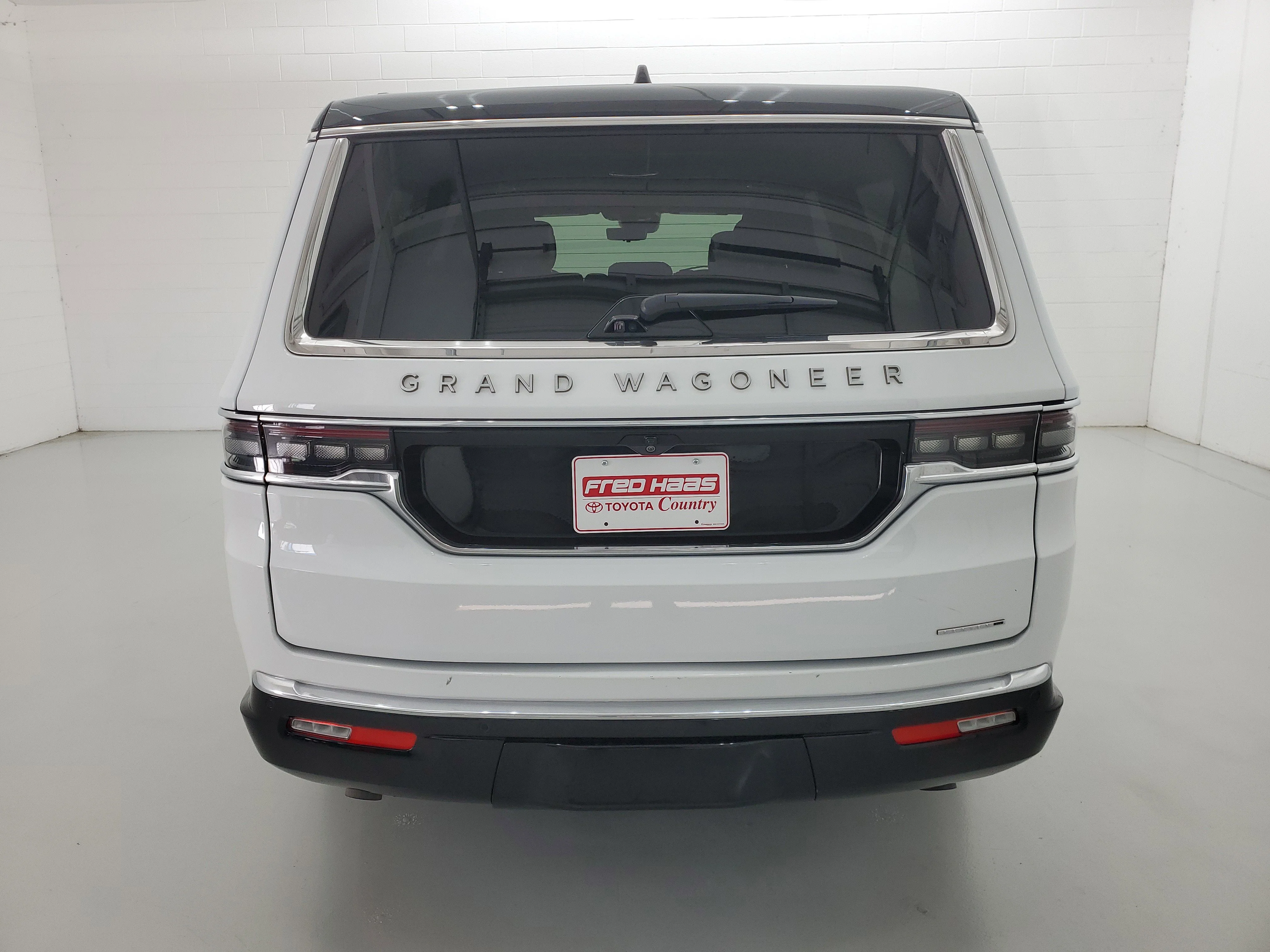 2024 Jeep Grand Wagoneer L Series III - Photo 6