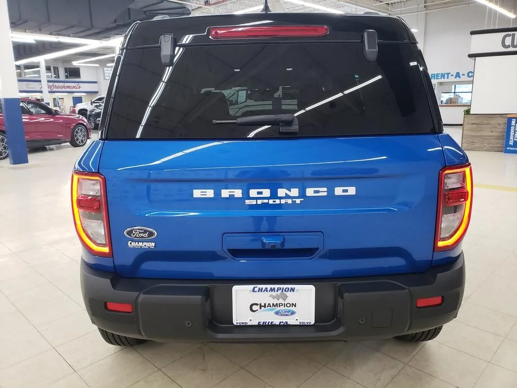 New 2025 Velocity Blue Metallic Ford Outer Banks® image 7