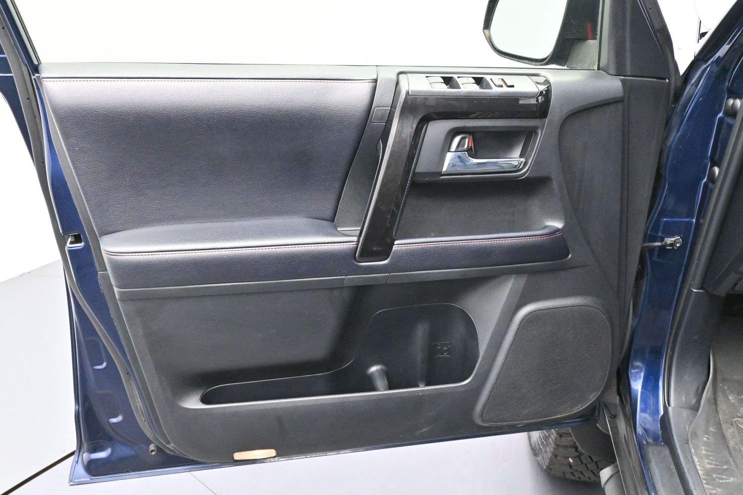 Used 2019 Nautical Blue Metallic Toyota SR5 image 11