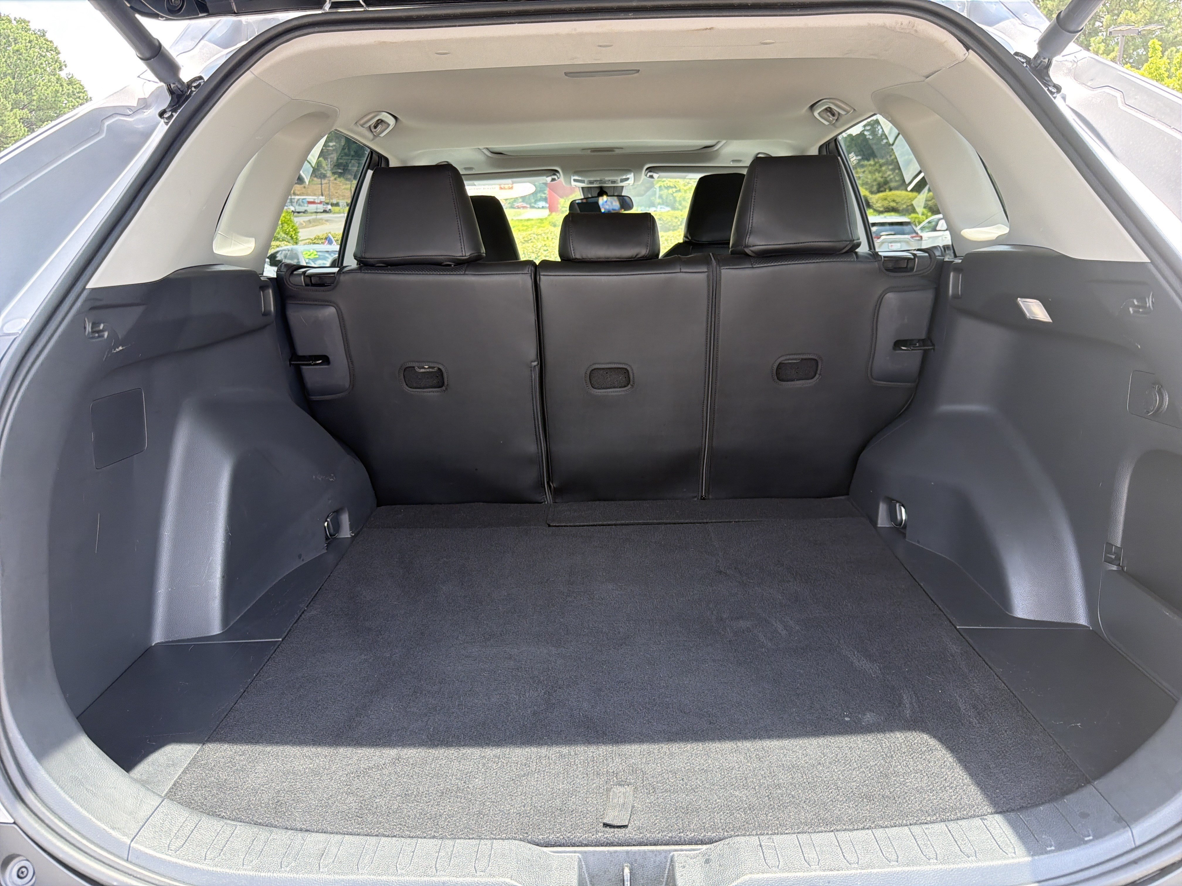 2024 Toyota Venza LE - Photo 29