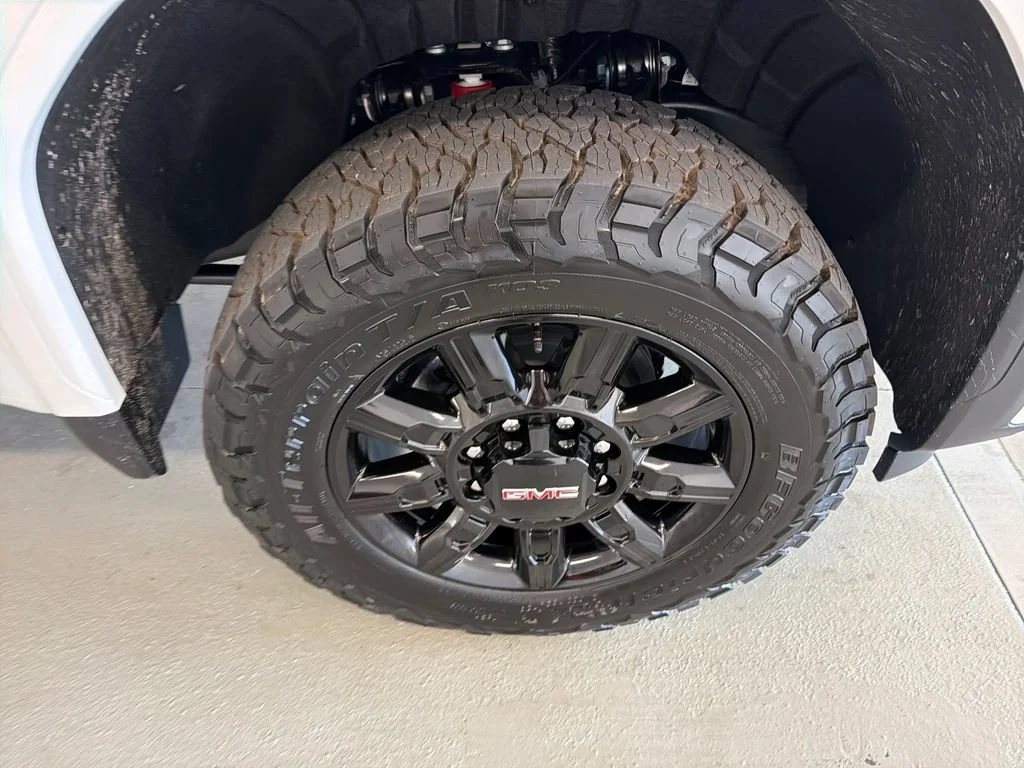 New 2026 Summit White GMC AT4 image 4