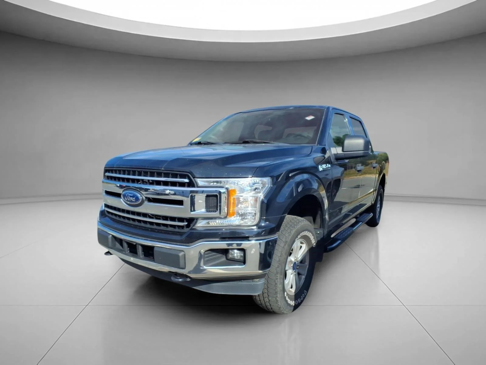 Used 2018  FORD  image 1