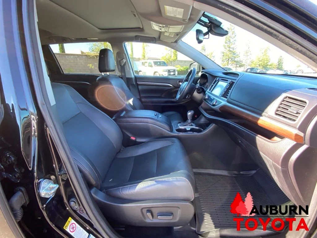 Used 2016 Midnight Black Metallic Toyota Limited image 16