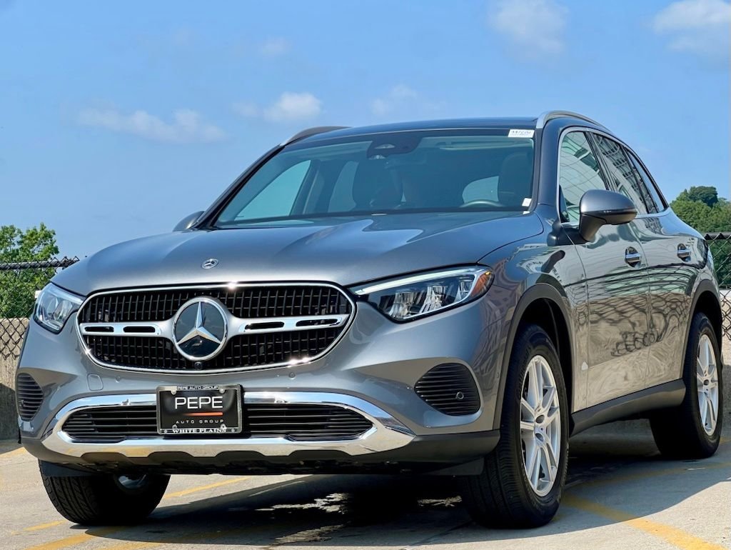 Certified Used 2023  Mercedes-Benz GLC 300 image 4