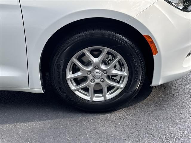 New 2025 Bright White Clear-Coat Exterior Paint Chrysler LX image 63