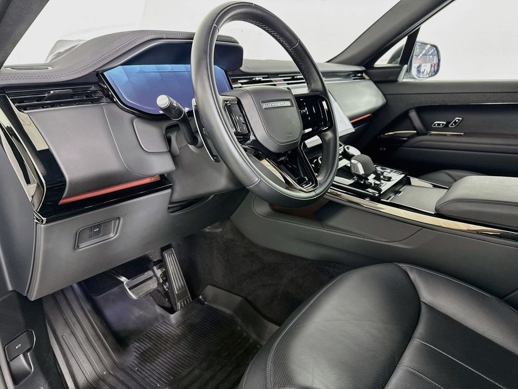 Certified Used 2023 White Land Rover SE Dynamic image 4