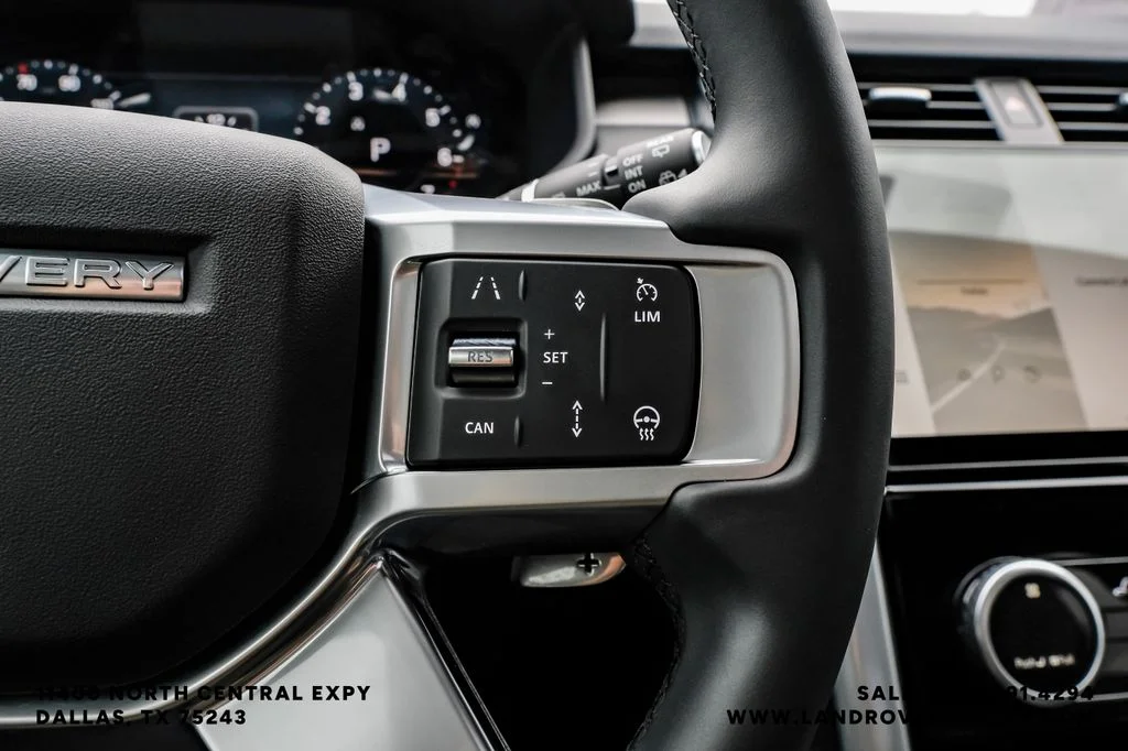 Used 2025 White Land Rover Dynamic SE image 16