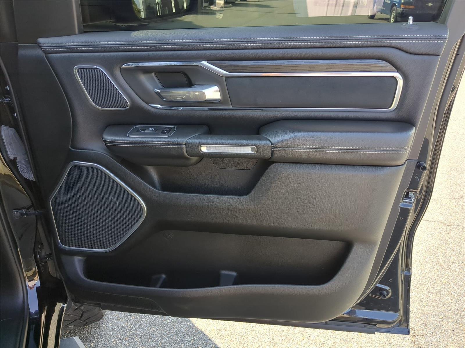 Used 2024  RAM TRUCK LARAM image 32