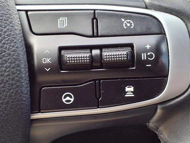 Used 2023 White Kia GT-Line image 27