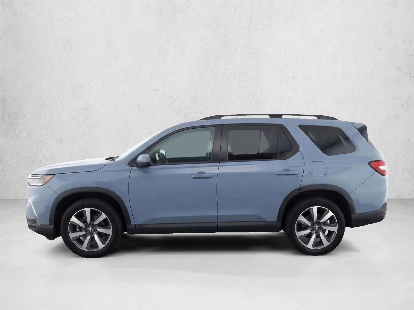 Used 2023 Sonic Gray Pearl Honda Touring image 4