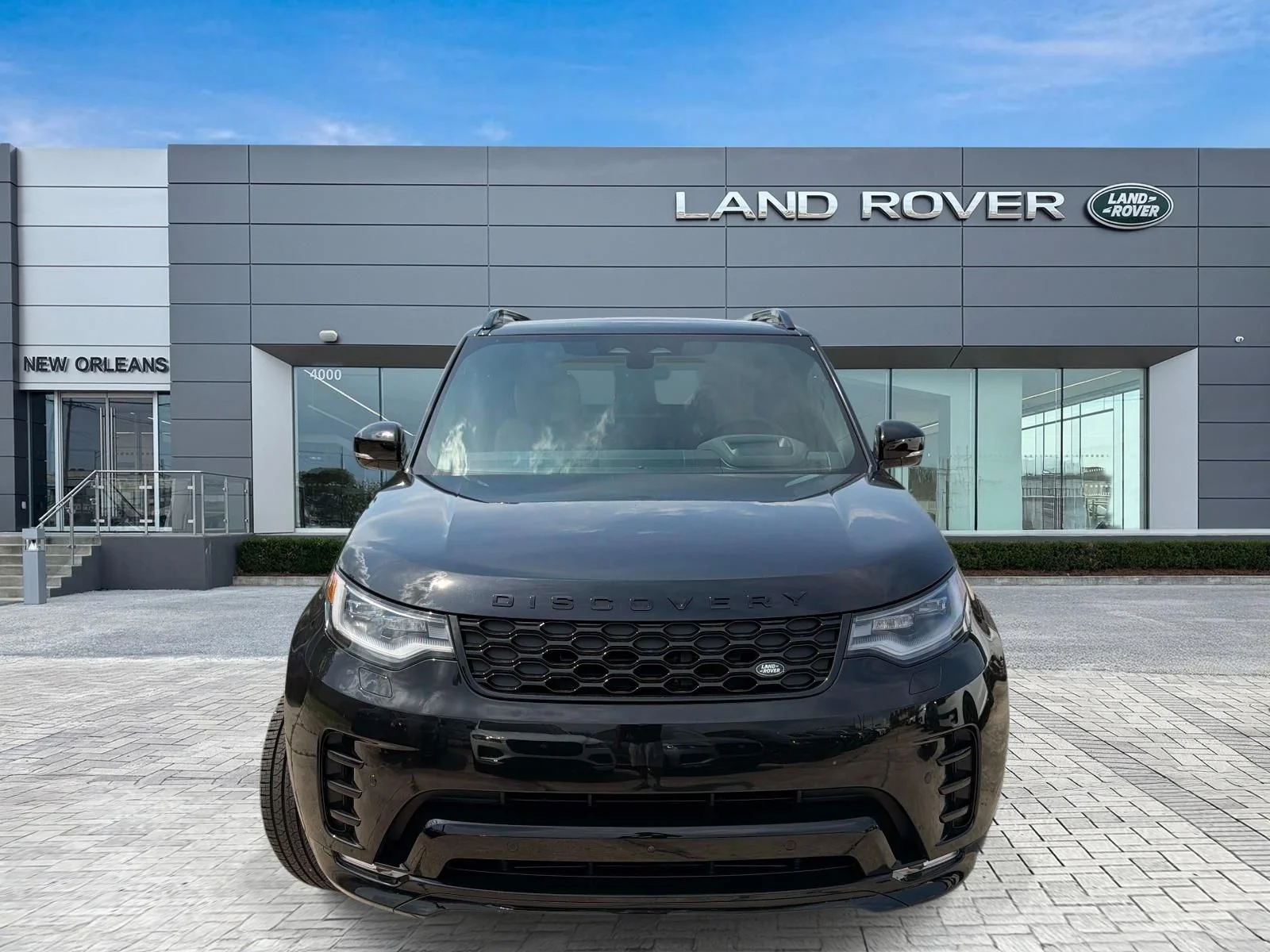 New 2026 Santorini Black Land Rover Dynamic SE image 4