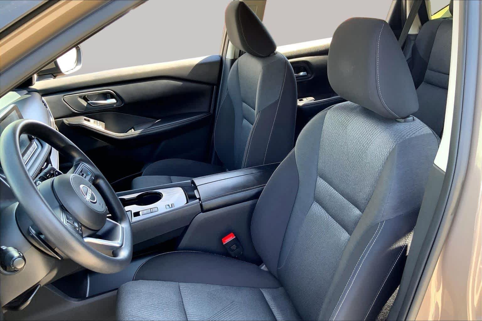 Pre-Owned 2024 Nissan Rogue SV