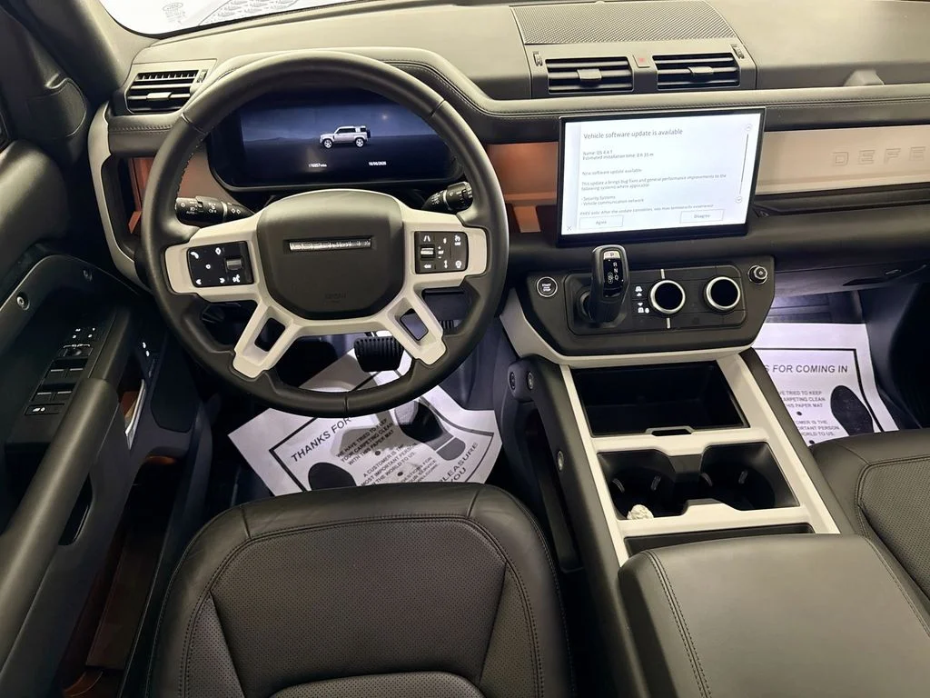 Used 2025 Black Land Rover X-Dynamic SE image 23
