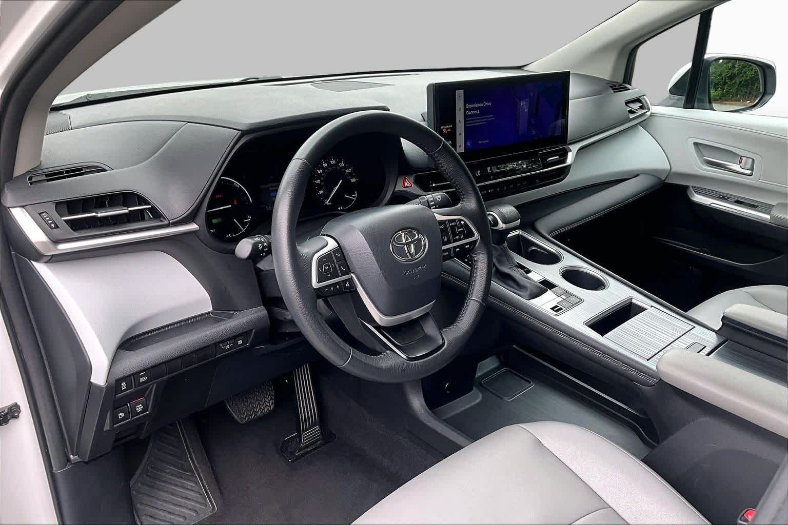 Used 2025 Wind Chill Pearl Toyota XLE image 18